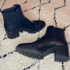 Zara black boots. Mid heel